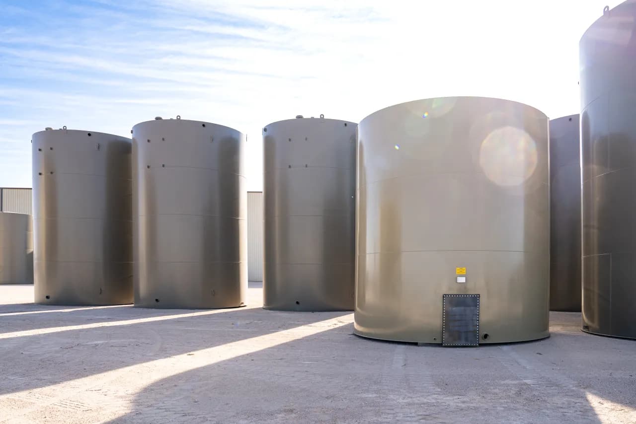 Viking API 12F storage tanks at the Odessa yard